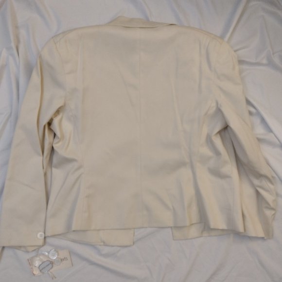 Pretty Suit - Picture 8 of 11